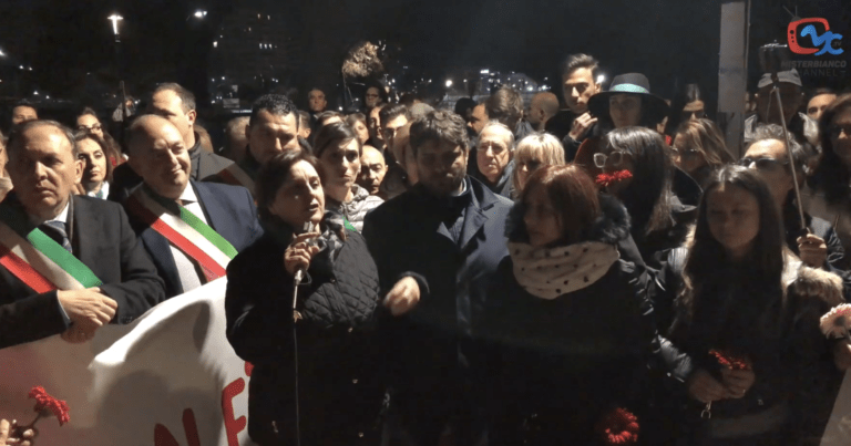 CATANIA: “NEANCHE CON UN FIORE”