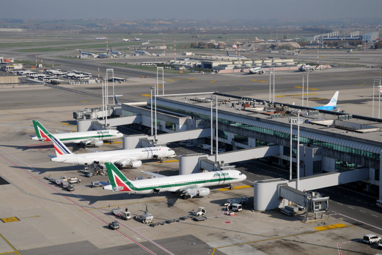 I parlamentari Siciliani del M5S scrivono al presidente della Autorità di Regolazione dei Trasporti sulla situazione dei prezzi aerei onerosi.