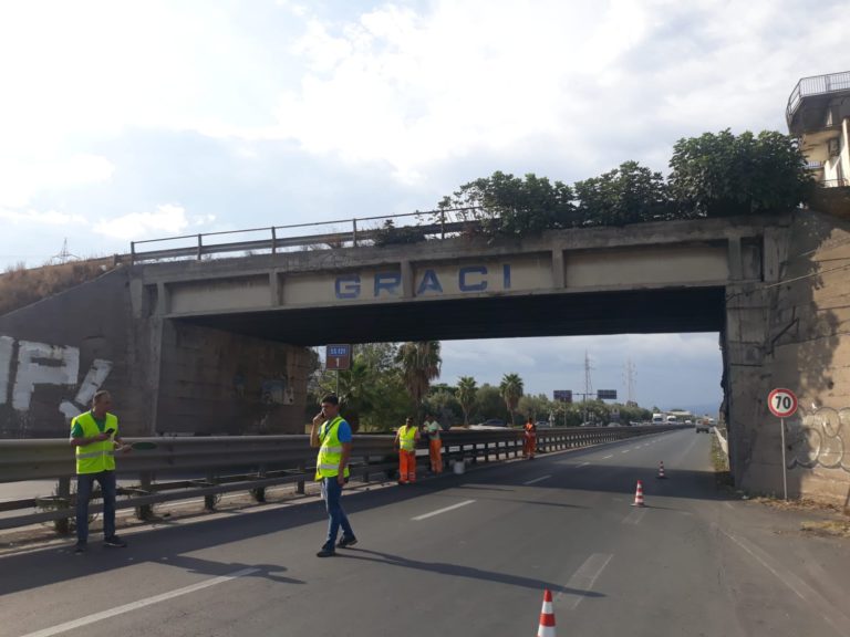 TRA PROMESSE, SMENTITE E PROTESTE, FORSE, IL PONTE ADESSO S'HA DA FARE