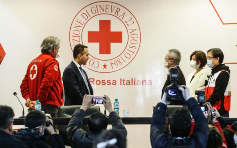 Coronavirus, arrivano in Italia i medici cinesi: “Siamo qui per ricambiare il vostro aiuto”