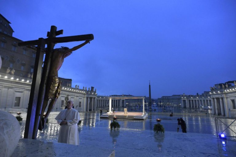 Papa Francesco da piazza San Pietro: non abbiamo ascoltato il grido dei poveri e del nostro pianeta gravemente malato.