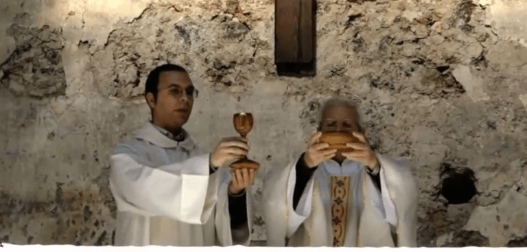 ALLA FINE DELL’OMELIA DELLA MESSA DI PASQUA, PADRE CONDORELLI ANNUNCIA LO SLITTAMENTO DELLA FESTA GRANDE DI S. ANTONIO ABATE AL 2021