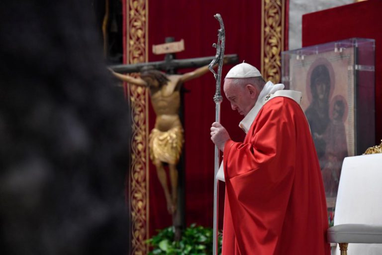 Nella Basilica di San Pietro il Papa ha celebrato la Domenica delle Palme
