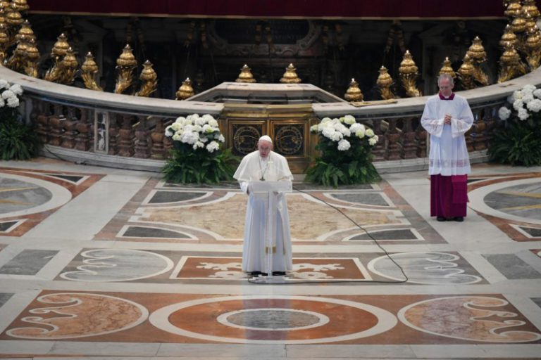 Benedizione “Urbi et Orbi”. Il Papa: l’Europa non perda l’occasione di dare ulteriore prova di solidarietà, anche ricorrendo a soluzioni innovative
