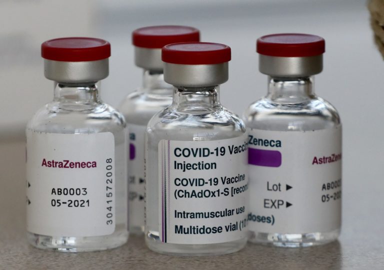 Vaccino AstraZeneca, altre indicazioni. Nella notte firmata la nuova Circolare