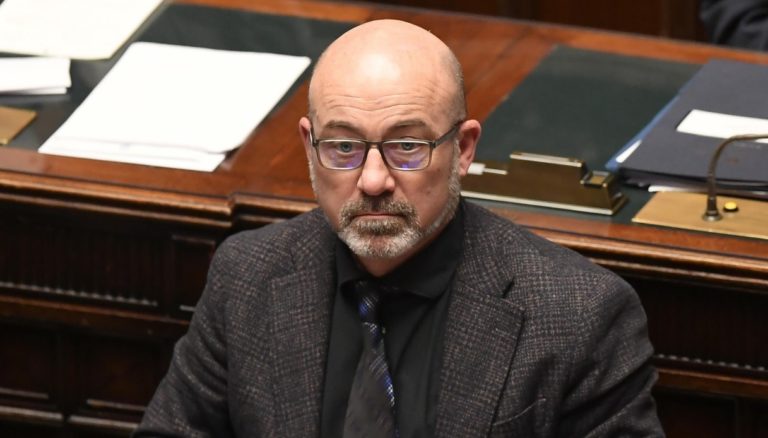 Ministro Roberto Cingolani, aumento del prezzo dei carburanti, «una colossale truffa a spese dei cittadini e delle imprese»