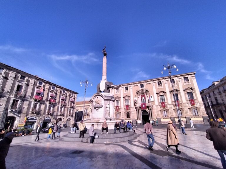 Catania, nuova pavimentazione per “u Liotru”