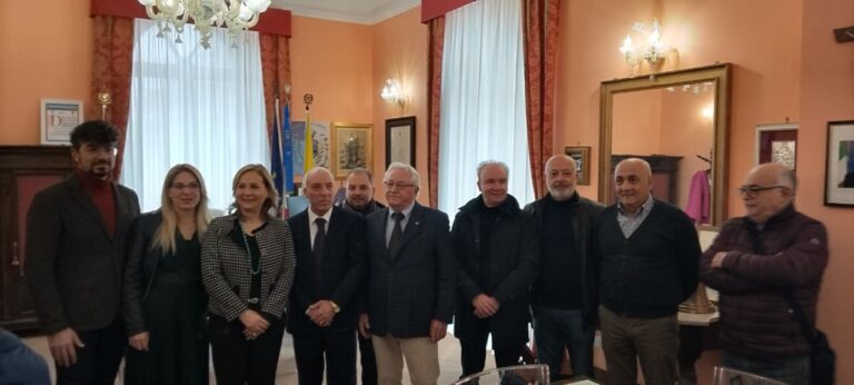 Aci Catena, giuramento di Pippo Sorbello. Ferro:”un sereno lavoro”