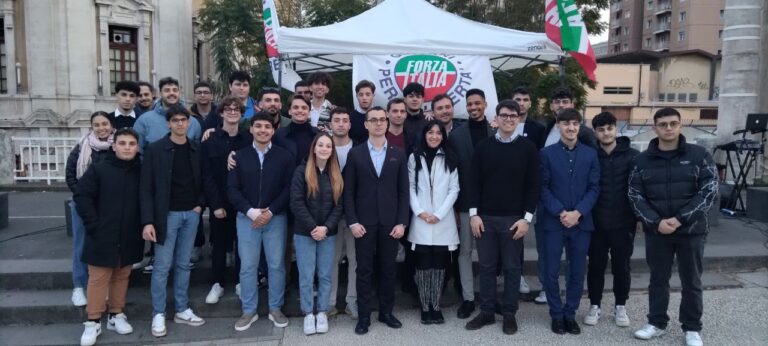 Forza Italia Giovani lancia “C’è Luisa” al Giardino Bellini: un kit di sostegno e sicurezza