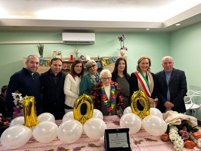 Aci Catena, un’altra centenaria:Maria Guerrera.Ferro:”grande donna”