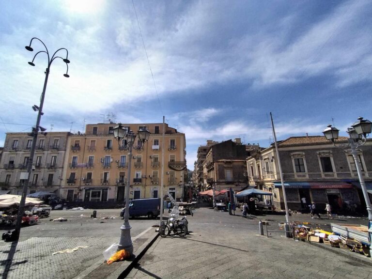 Piazza Carlo Alberto, interrogazione del sindacalista Scalia: “Estremo degrado”