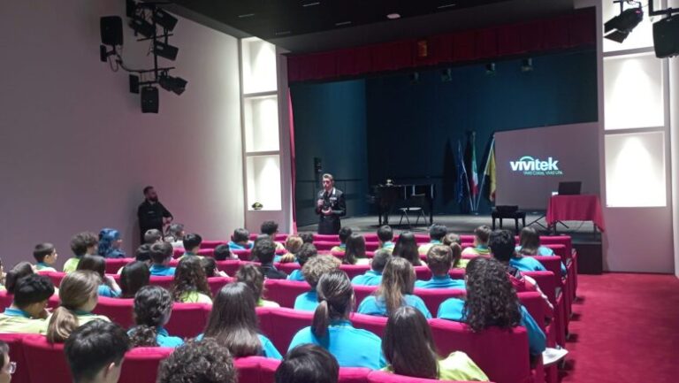Sant’Agata li Battiati, incontro studenti-Carabinieri.Piccione:”Toccare con mano cosa significhi legalità”