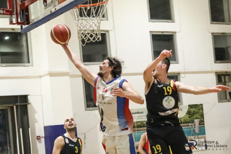 Pallacanestro, l’Alfa risponde a Catanzaro in Gara 2 64-57: domenica Gara 3