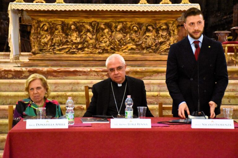 Presentato “La Cattedrale di Catania – Il dettaglio silenzioso” di Nicolò Fiorenza:”Tempio della fede massima”