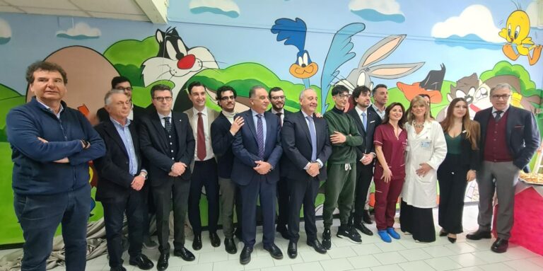 Pediatria a colori ad Acireale: supereroi e mondi fantastici accolgono i bambini in reparto