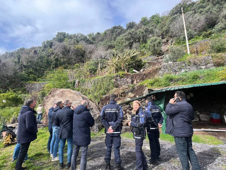 S. M. La Scala, sopralluogo speleologico nel punto del distacco:”confronto con la Regione”