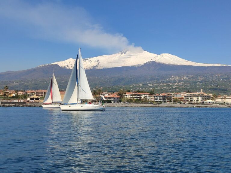 La vela torna a Riposto : emozione per il ritorno della “Milva” e il Match Race della Lega Navale