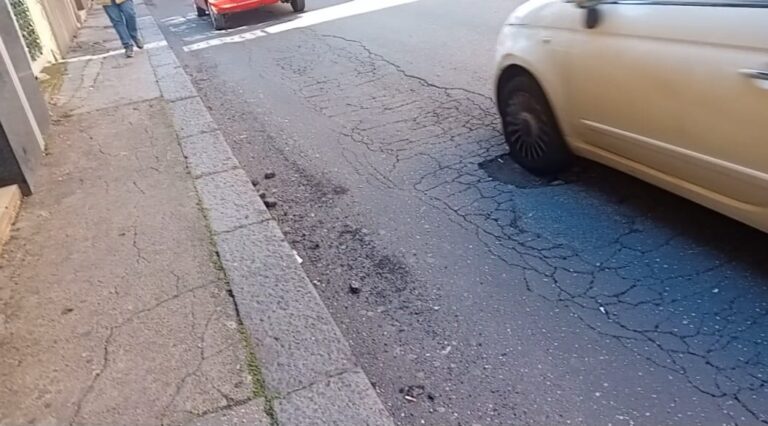 Strada dissestata in via del Bosco, le segnalazioni di Vasta:”Gravi condizioni”