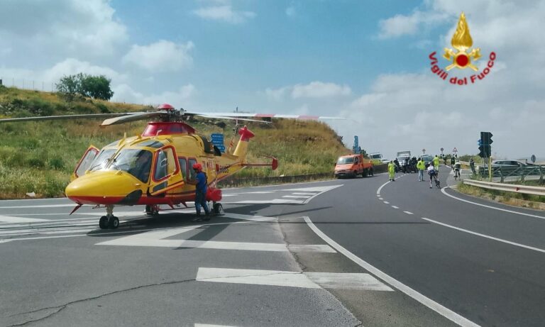 Incidente sulla Ss 121 con 3 autovetture: soccorse 2 donne in gravidanza