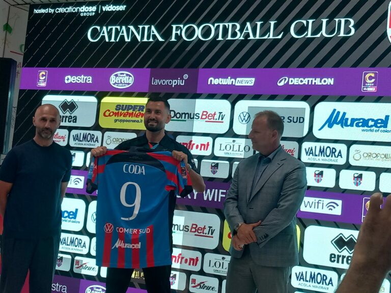 Massimo Coda si presenta alla stampa: ecco il nuovo numero 9 rossazzurro