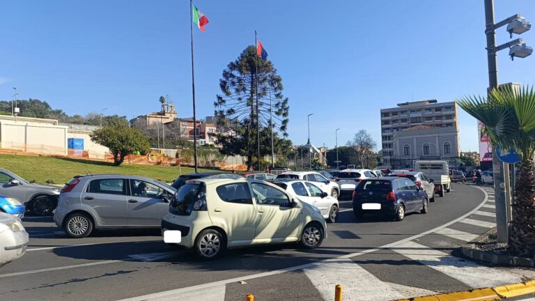 Traffico nel territorio Borgo-Sanzio a Catania: con il rientro in città serve un piano vario per evitare il caos