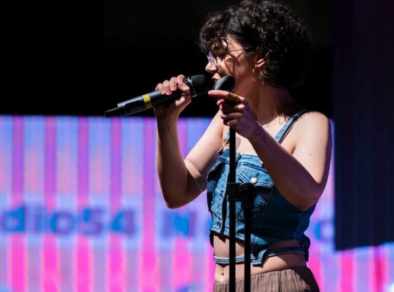 Concerto di Belpasso: successo per la cantautrice catanese Valentina Indelicato