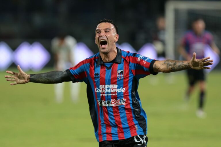 Il Catania serve il poker: prima vittoria in campionato contro il Cosenza