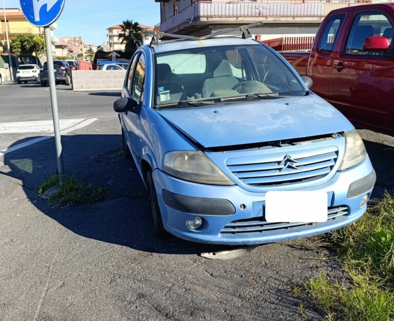 Vetture abbandonate a Catania, Spadaro: “Necessario l’intervento dell’amministrazione”