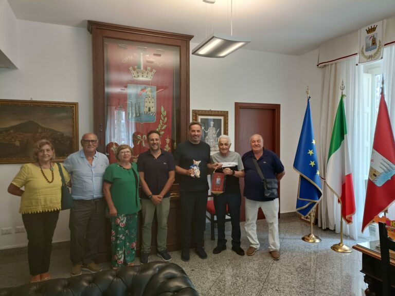 Acireale accoglie “i figli della Città”: la visita a Palazzo di Città