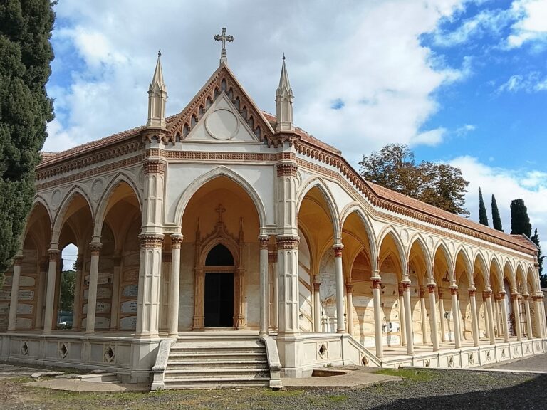 Caltagirone, verso la riqualificazione del cimitero: la richiesta presentata