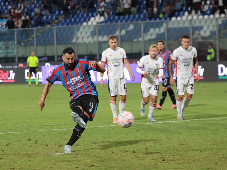 Il Catania torna a vincere in casa ai titoli di Coda: Crotone battuto 2-1