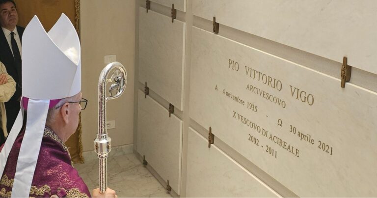Acireale, le spoglie di monsignor Vigo tumulate in Cattedrale: la comunità riabbraccia l’amato vescovo